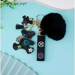 Cute Keychains Fashion Teddy Bear Designer Key Chain Ring Gifts Women Pu Leather Car Buckles Bag Charm Lvse Louisely Purse Vuttonly Crossbody Viutonly Vittonly 1255