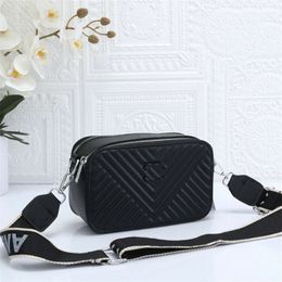 Designer Shoulder Bag Mini Wide Strap Crossbody Bag Premium Leather Handbag Fashion Men Women Messenger Camera Bag Makeup Bags Wallet Wholesale