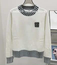 Damenpullover, trendiges, langärmliges Oberteil, High-End-Slim-Fit-Pullovermantel, weißer, dünner Strickpullover für Damen, italienische Luxusmarke, Designer-Pullover mit 3D-Buchstabenstickerei