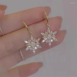 Dangle Earrings Fashion Trend Unique Design Elegant And Exquisite Christmas Pink Snowflake For Women Jewelry Wedding Party Premium Gift