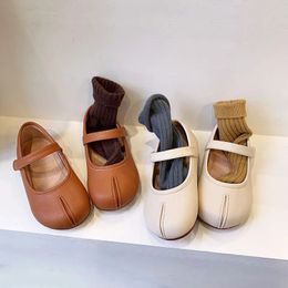 Sapatos de couro da criança para meninas coreia sólida meninas sapatos outono princesa sola macia sapatos 240115