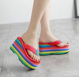 2022 atacado mulheres flip flops sandálias nova plataforma de fundo grosso chinelos inclinação praia feminino arco-íris colorido chinelo q52d #