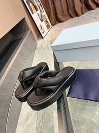 New Fashion Designer Sandals Leather Platform Slippers Women slide Classic Flip-Flops and Bread cross slippers Summer sddgd