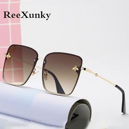 Fashion 2019 Gold Bee Square Sunglasses Women Retro Oversized Glasses Men Shades Metal Frame Ladies sunglasses zonnebril dames237I