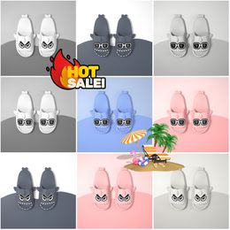 Designer shoes Slippers Rubber Slides Sandal Flat Blooms shark Fashion Beach Flip Flops Bathroom summer Women men slider