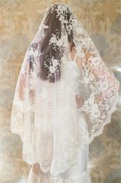 Veils New Arrival 1 Metre Vintage Style Short Wedding Veils Without Comb Beautiful Lace Bridal Veil Wedding Accessories