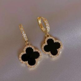 Stud Stud Designer Earrings Fourleaf Clover Earring for Women Senior Classic Small Fragrant Wind Earrings New Clover Ear Ring 18k Gold