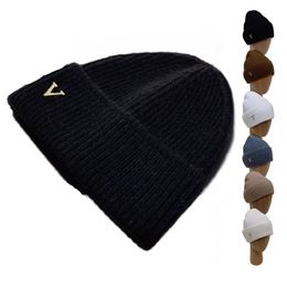 Designer Beanies Winter Knitted Warm Soft Skull Cap Winter Cold Weather Warmly Fashion for Women Men Outdoor Gift