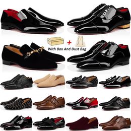 Lüks tasarımcı erkekler elbise ayakkabıları kırmızı dipler somun spor ayakkabılar süet patent deri perçinler erkek iş partisi düğün tabağı ayakkabı