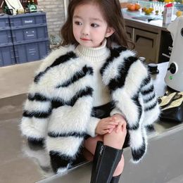 Jackets 2024 Fashion Girls Baby Fake Fur Winter Coats Cotton Padded Warm Elegant Girl Kids Overcoats Children Birthday Clothes Outfits