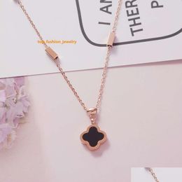 Wholesale Fashion Women Jewelry Tarnish Titanium Steel Four Leaf Clover Black And White Double Sided Pendant Necklace Drop Delivery Dhqsv