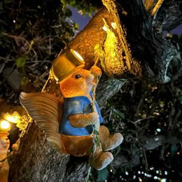 Lawn Lamps Creative Squirrel Nightlight Ornament Garden Sculpture Yard Pendant Climbing Rabbit Statue Solar Light Animal Craft Decoration YQ240116