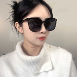 2024 trendy sunglasses female internet celebrity same vertical men's beige nails large frame fashionableROBE