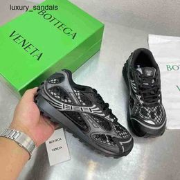 Bottegaaveneta Mens Sneakers Juswn Wang Yibo Same Style Casual Sports Shoes for Women 2024 New Silver Track Couple Male Dad Rj