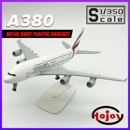 Scale 1/350 Length 20cm Fmirates A380 Metal Diecast Airplane Plane Model Aircraft Toys Gift For Boys Kids Child Collection 240115