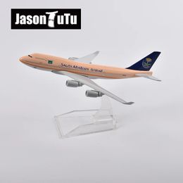 JASON TUTU 16cm Saudi Arabian Airlines Boeing 747 Airplane Model Plane Model Aircraft Diecast Metal 1400 Scale Gift Dropshippin 240115