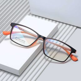 Ultra Light Tr90 Flat Lens for Both Men and Women New Rubber Titanium Mirror Legs Anti Blue Artistic Style Myopia Glasses