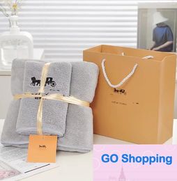 Quality Wash Cloths blanket Bath Towel Coral Velvet Designer Towel Letter Face Towels Luxury Absorbent Men Womens