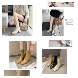 Lace-up Design Boots High Women's Designer Qualidade Autono e Inverno Resort Moda Moda Black White Color Blo 94 BR