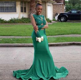 2024 Emerald Green Mermaid Prom Dresses Long Sleeve Sweep Train Party Gowns Illusion Bodice Appliques Beads Girl Formal Evening Dresses