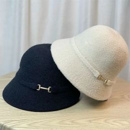 Autumn and Winter Golf Hat Fashionable Highend Women Cap Hepburn Style Simple Luxurious 240116