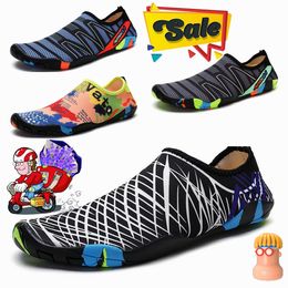 2024 Designer Fashion High Quality Classic Casual Slippers Sports Soft Sole Men's Women's Sandals Socks Shoes Outdoor Slippers