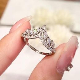 Cluster Rings S925 Sterling Silver V-Shaped Wishing Crown Ring For Women Luxury Full Diamond Wedding Anniversary Fine Jewelry Gift 2024