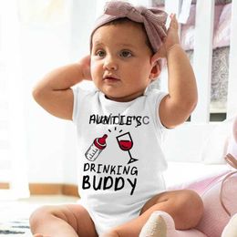 Rompers Auntie's Drinking Baby Romper妊娠アナウンスベビー幼児ジャンプスーツ叔母の幼児シャワーギフト新生服衣装h240508