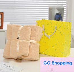 Quality Luxury Designer Bath Towel Set Coral Velvet Fashion Towels Face Towels Unisex Men Womens