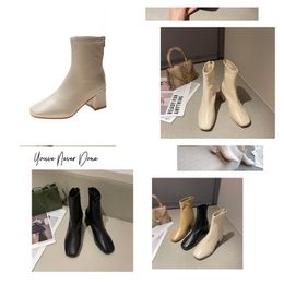 Botas letra grossa de inverno designer clássico salto feminino sapatos de couro flamingos adoram flechal medalha deserta laço up Lady Lady High Heels 97 s