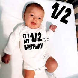 Rompers Baby Bodysuit It Is My Half Birthday Letters Print White ld 1/2 Birthday Party Outfit Clothes Baby Infant Shower Wear Gifts H240508