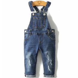 0-8t Spring Kids Overalls Slim Byxor pojkar flickor Suspender Bib Denim Pants Kids Jeans Jumpsuit Kläder Barn Kläder 2051 240115