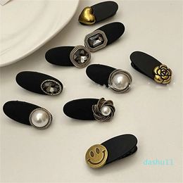 Flocking Metal Side Bangs Clip with Broken Hair Clip for Women in Autumn and Winter Minimalist Temperamen Pearl Rhinestone