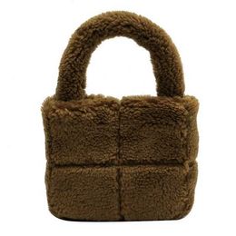 Women Handbag Plush Winter Small Solid Colour Tote Bags Casual Female Faux Fur Soft Shoulder Bag Retro Mini Purse 220923