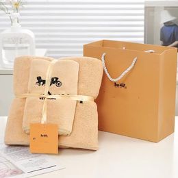 New Wash Cloths blanket Bath Towel Coral Velvet Designer Towel Letter Face Towels Luxury Absorbent Men Womens