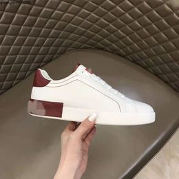 Designer ladies luxury casual shoes red pink black breathable wear-resistant sneakers for men women fashion Valenti low-top leisure flat outdoor jogging kjksa902