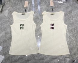 Miu Bayan Tasarımcı Üstler Mektuplar Elmas Yelek Tişörtleri Kolsuz Kadın Yaz Tankları Camis Tees Yelek Kısa Gömlek Leydi İnce Yelek Buz İpek Üstleri