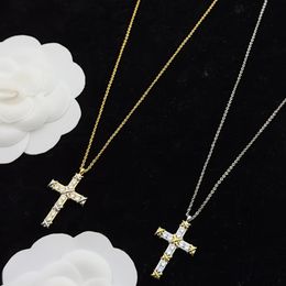 Mens T Designers Jewelry Womens Luxury Pendant Necklace Lover Wedding Jewelry Gifts Accessories for Party ladies Designer Brand Necklace Sets CXD2401165