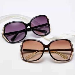New Korean women's outdoor driving fashion sunglasses classic large frame camelliaE5TP