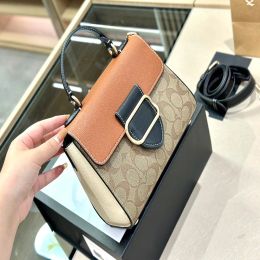 The new fashion folding box size21X16cm Diana handbag can salt can sweet color is super love hand crossbody