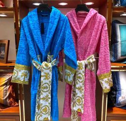 Velvet Bathrobe Robe Designers Baroque Fashion Pyjamas Mens Women Letter Jacquard Printing Barocco Print Sleeves Shawl Collar Pocket Belt 100% Cotton 99ess