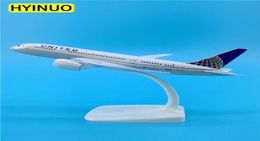 20cm 1400 collectible Boeing 787 United airlines Aeroplane model toys aircraft diecast plastic alloy plane gifts for kids LJ2009303085099