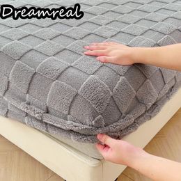 DreamReal Jacquard Bed Cover Velvet Emitted Sheet Plaid Style Bedlas Madrass Varma skyddare Inget örngott 240116