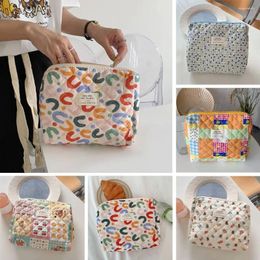 Cosmetic Bags Korean Quilted Makeup Bag For Women Portable Toilet Female Handbags Floral Organisers Storage Cosmetics Pouch