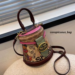 Crowd Design Popular Bucket Bag Women's 2024 New Fashion Bear Graffiti Handbag One Shoulder Crossbody