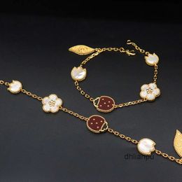 Designer Charm Bracelets Van Four Leaf Clover Cleef Bracelet bangle New Seven Star Ladybug Five Flower Womens High Edition Fashion Light Lux