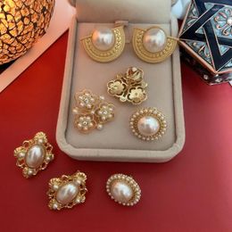 Stud Earrings Vintage Courtly Style Baroque Round Pearl Fashion Earring Ear Clips For Women Party Jewelry Accessories Gift