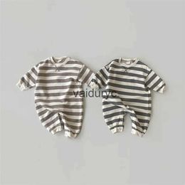 Pullover 2023 New Baby Long Sleeve Striped Romper Cotton Newborn Numbor Chemuit Cotton Cotton Most Toddler Boy Boy Girl Clothes H240508