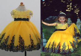 2021 Yellow Pageant Dresses for Girls Real Pictures with Crew Neck and Lace Appliques Details Cute Flower Girls Gowns Custom Made7278799