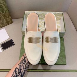 Half a pack of slippers women wear 2024 new style of horse buckle leather sandals heelless lazy shoes flat loafer Designer slippers leather slippers HKD2401173